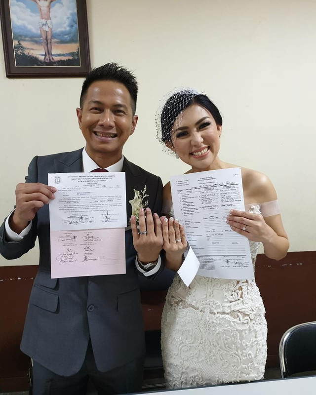 Pada November 2019, Aida Chandra mengakhiri status jandanya dengan menikahi Delon Thamrin.