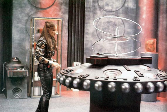 https://i.postimg.cc/k5vzW8tf/rani-tardis.jpg