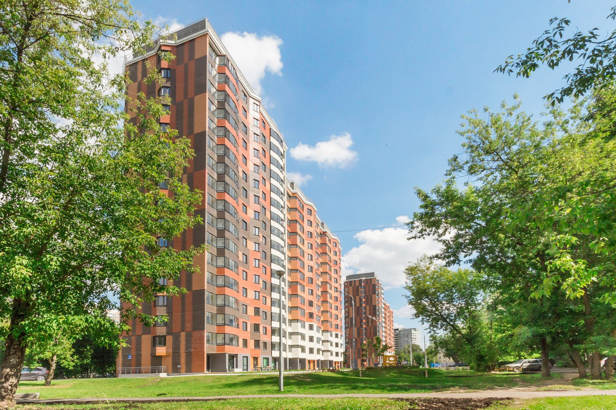 Летчика Бабушкина 39 (168)