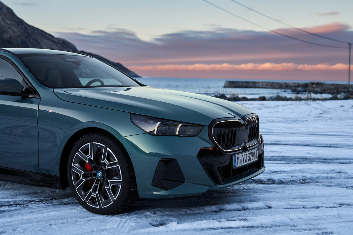P90537275_highRes_the-new-bmw-i5-edriv