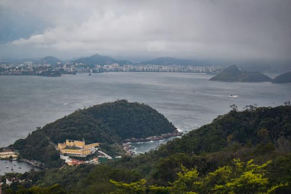В джазе только девушки или аргентинско-бразильский калейдоскоп В джазе только девушки или аргентинско-бразильский калейдоскоп