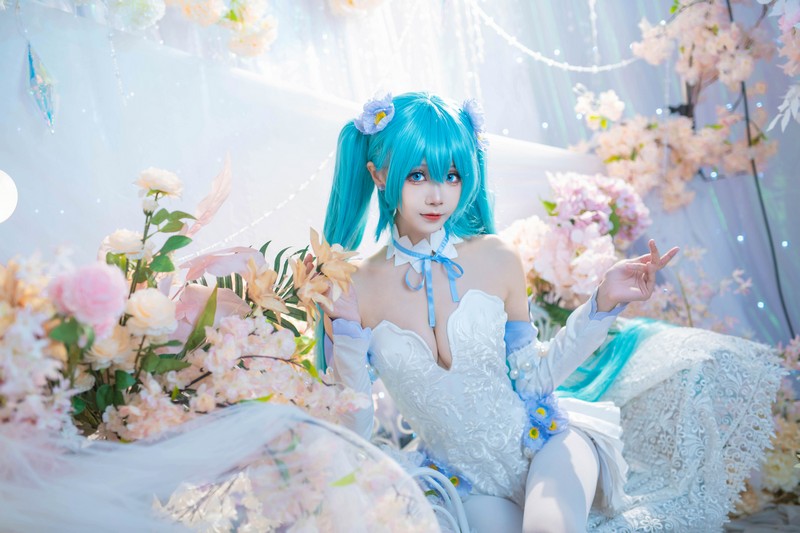 艾西Aiwest 初音未来粉蝶花Cosplay写真图集 Miku高清美图 44P (159.9M)插图2