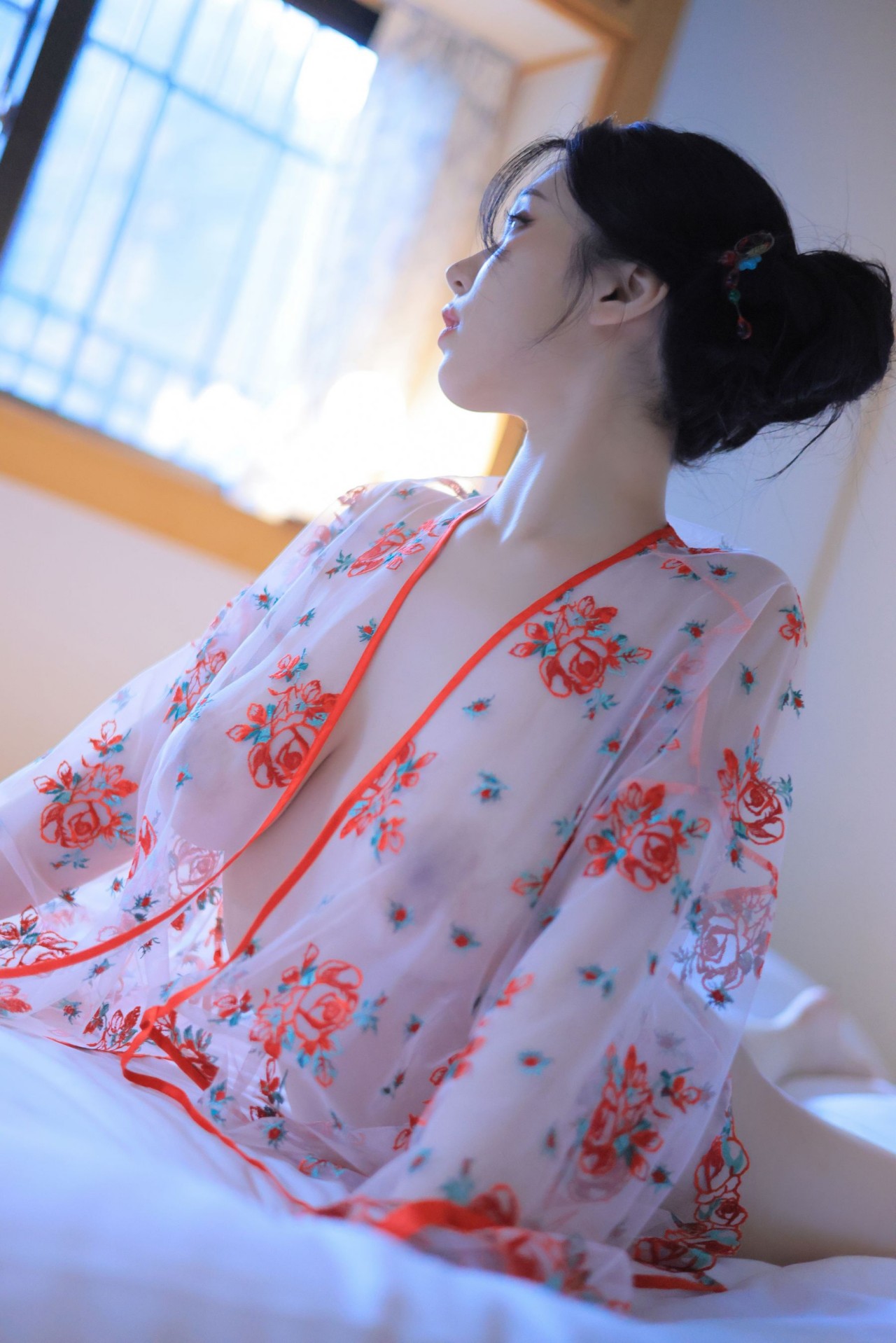 韩国 yeonwoo《粉色碎花睡衣》写真，性感与优雅，睡衣风美女插图8