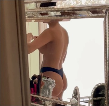 [Image: Voyeur33045152114.jpg]