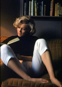 https://i.postimg.cc/kD2LdLdR/Marilyn-Monroe-Feet-1716549.jpg