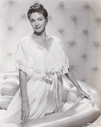 Yvonne-De-Carlo-c48
