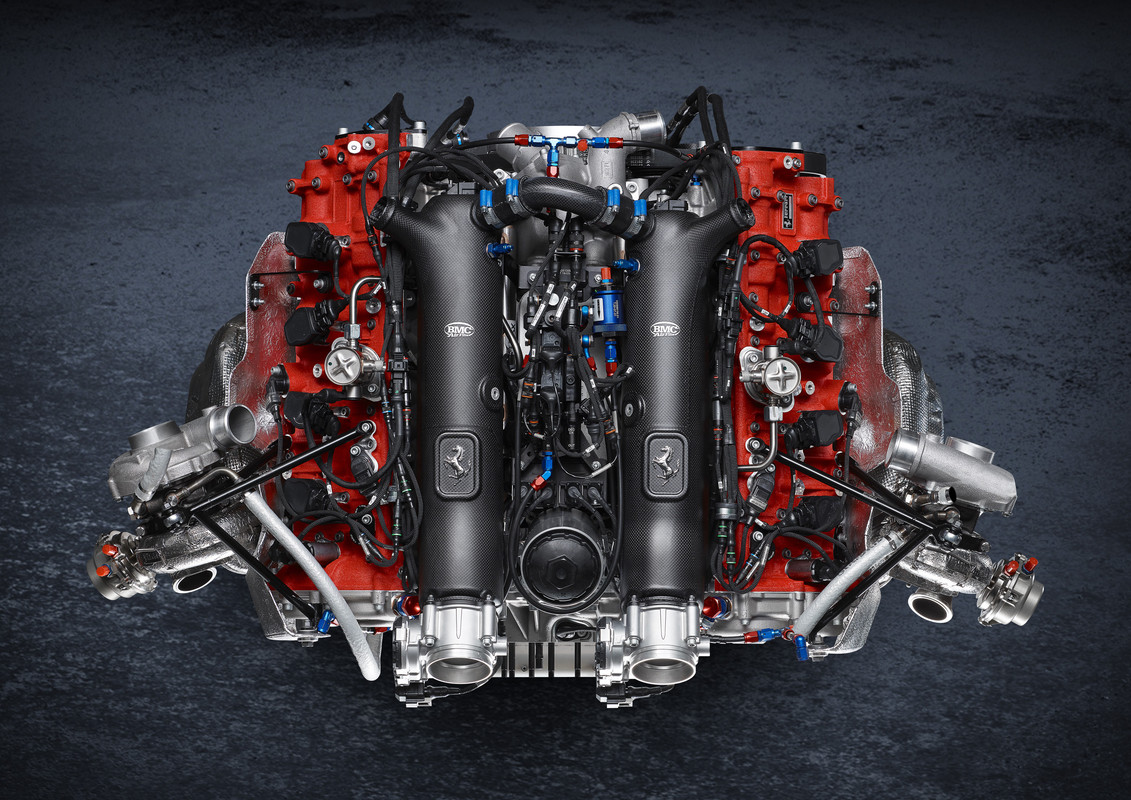 2020_11_Ferrari_488GT_engine_3