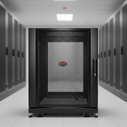 Rack APC aberto mostrando profundidade