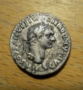 Denario de Domiciano. PRINCEPS IVVENTVTIS. Trono con casco. Roma. 20211228-231547