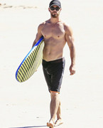 Chris-Hemsworth-superficial-guys-93