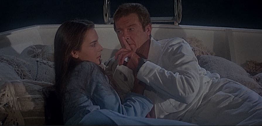 JOHN-WELLS-FOR-YOUR-EYES-ONLY-ROGER-CAROLE-FOTOR.jpg