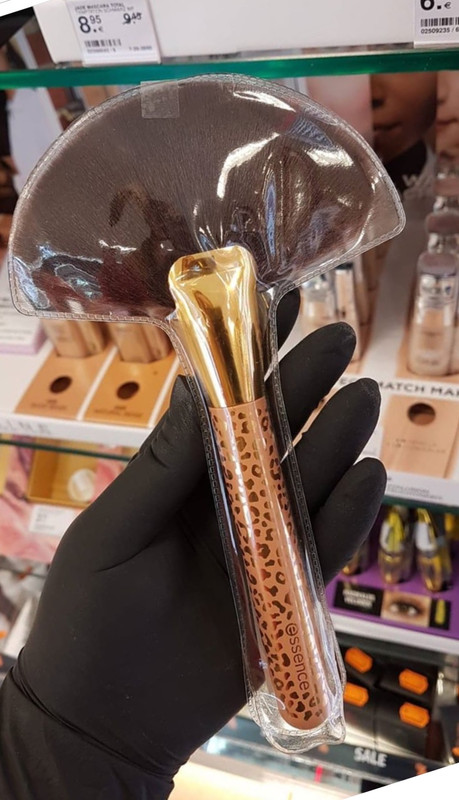 72293995-2470-4790-BB72-4312E1FE2FED