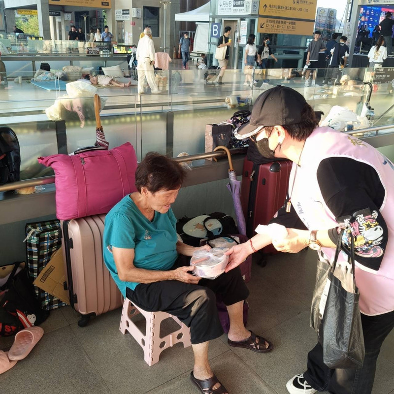 街友朋友們感受到溫飽與關懷