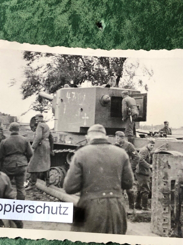 Altes Foto-Panzer-Tank-Beute-Soldaten-Bevölkerung-Russland1