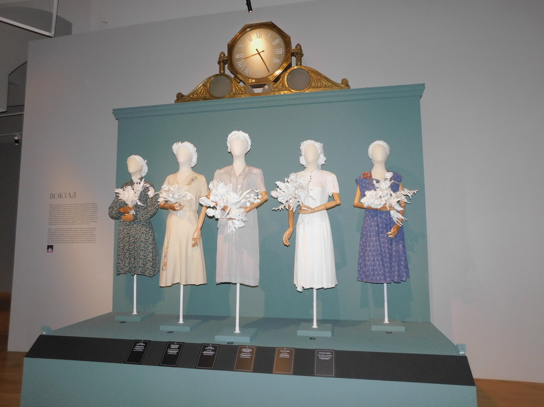 Выставка в музее Революции Кринолин и пр 061