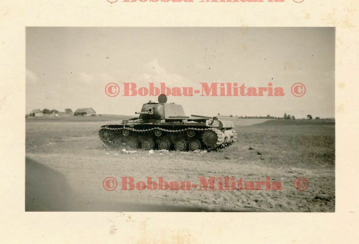 Foto Russland hinter Ostrow О́стров russischer KW 1 Beute Panzer combat 1941