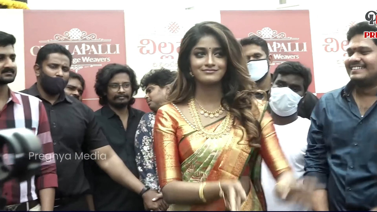 Dimple Hayathi  Sexy navel show from an event.mkv_snapshot_00.00.323