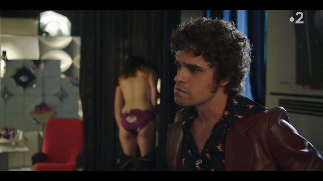 2022-05-13_21_10_Fr2_Les-petits-meurtres-d-Agatha-Christie-70-s_3x2_La-chambre-noire.mp4_snapshot_35