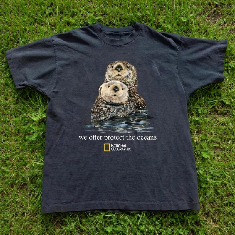 National Geographic black otter t shirt wildlife nature