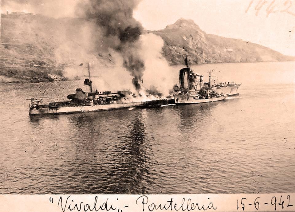 RN-Ugolino-Vivaldi-en-llamas-cerca-de-Pantelleria-despues-de-un-enfrentamiento-con-la-Fuerza-X-a-p.jpg