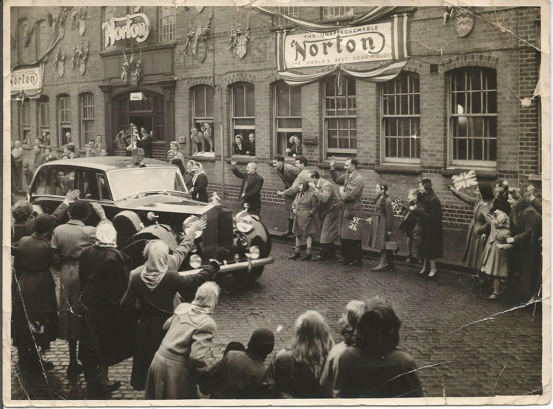 7C62DE6F-A2A4-4016-BC12-4FE538B990B7