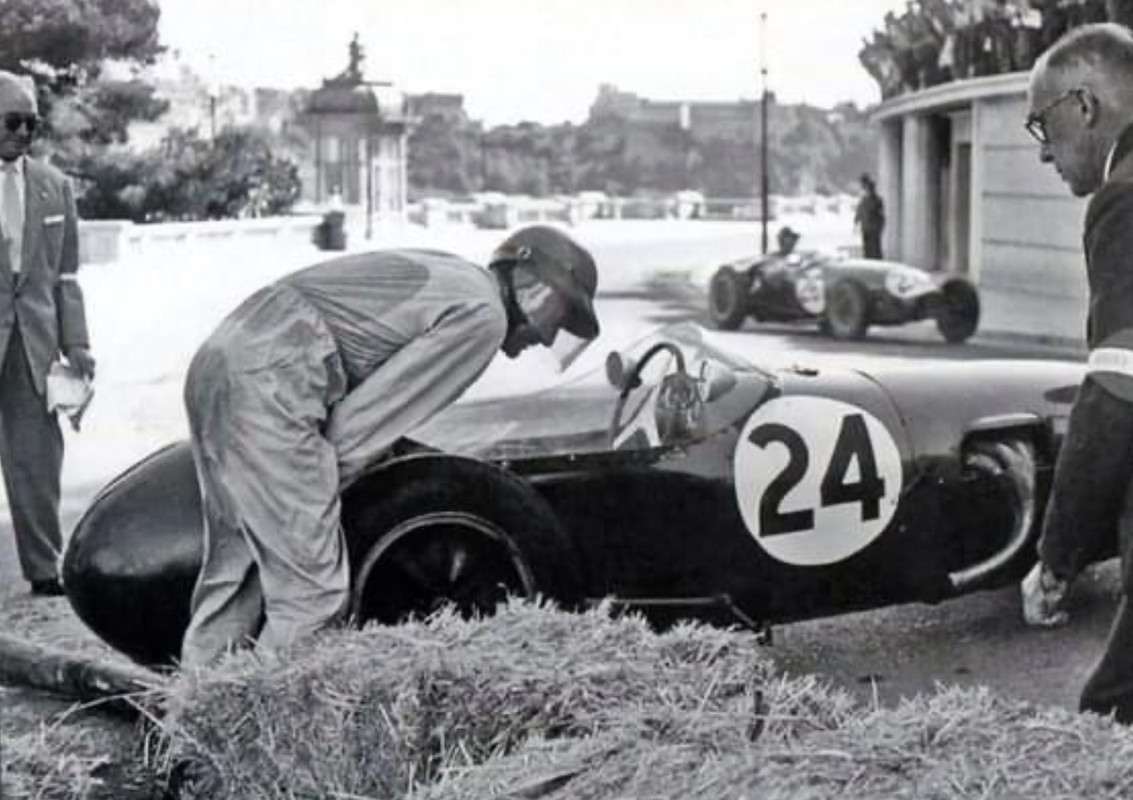 25812F98-BC93-4EF6-8FF7-07CE6A62C306