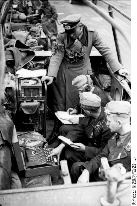 !!Bundesarchiv_101I-769-0229-10A_Frankreich_Enig