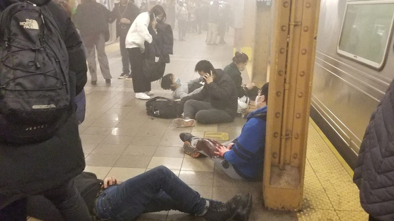Autor del tiroteo en metro de Nueva York estaba enmascarado