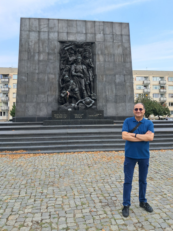 Varsovia 2024 la ciudad Fénix que resurgió de sus cenizas. - Blogs of Poland - Dia 2-Museo del alzamiento, museo Polin y gueto judío (19)