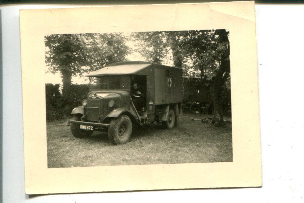 Orig.Foto Britischer Beute - LKW Sanitäter Rotes