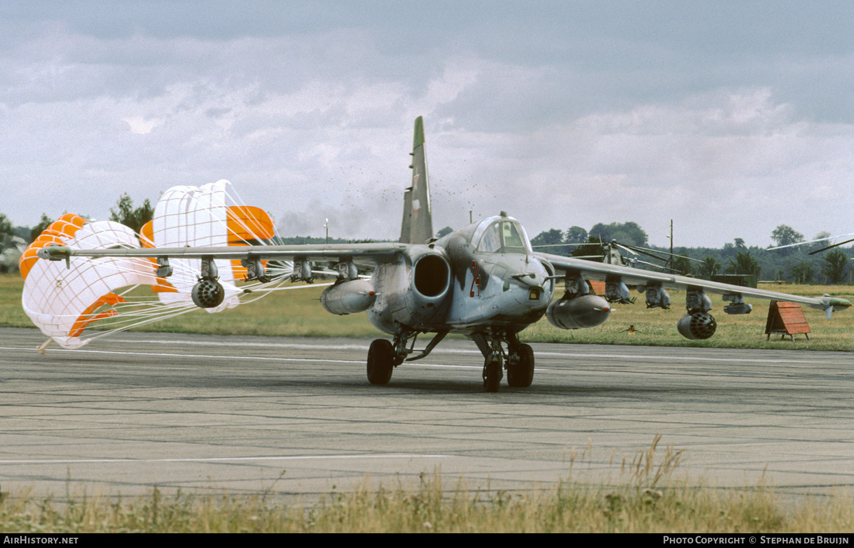 357 OSHAP Su-25 24 Red (cn 25508110147) 29.08.91