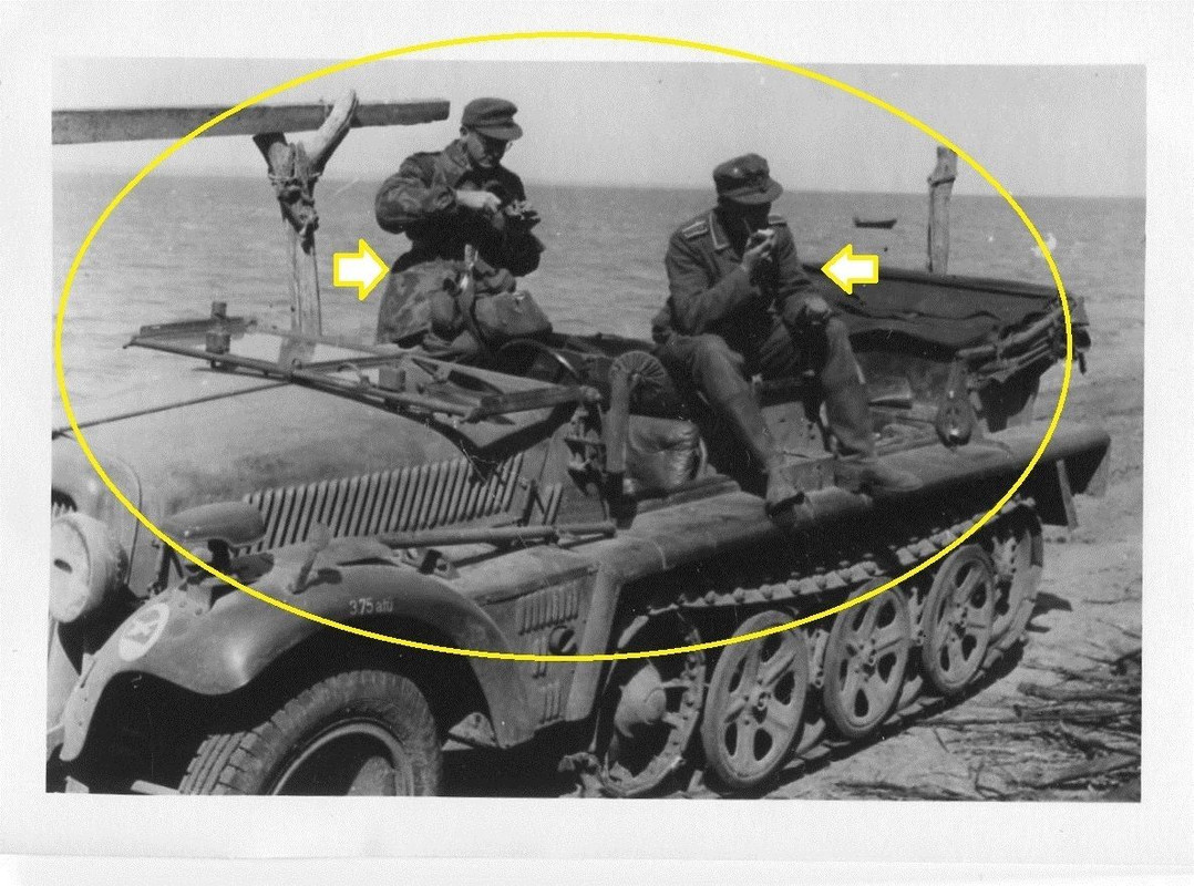 WW II Foto WH Schützenpanzerwagen Soldaten beim 