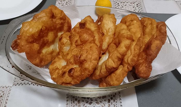 https://i.postimg.cc/kGJhrYTS/langos-20241106.jpg