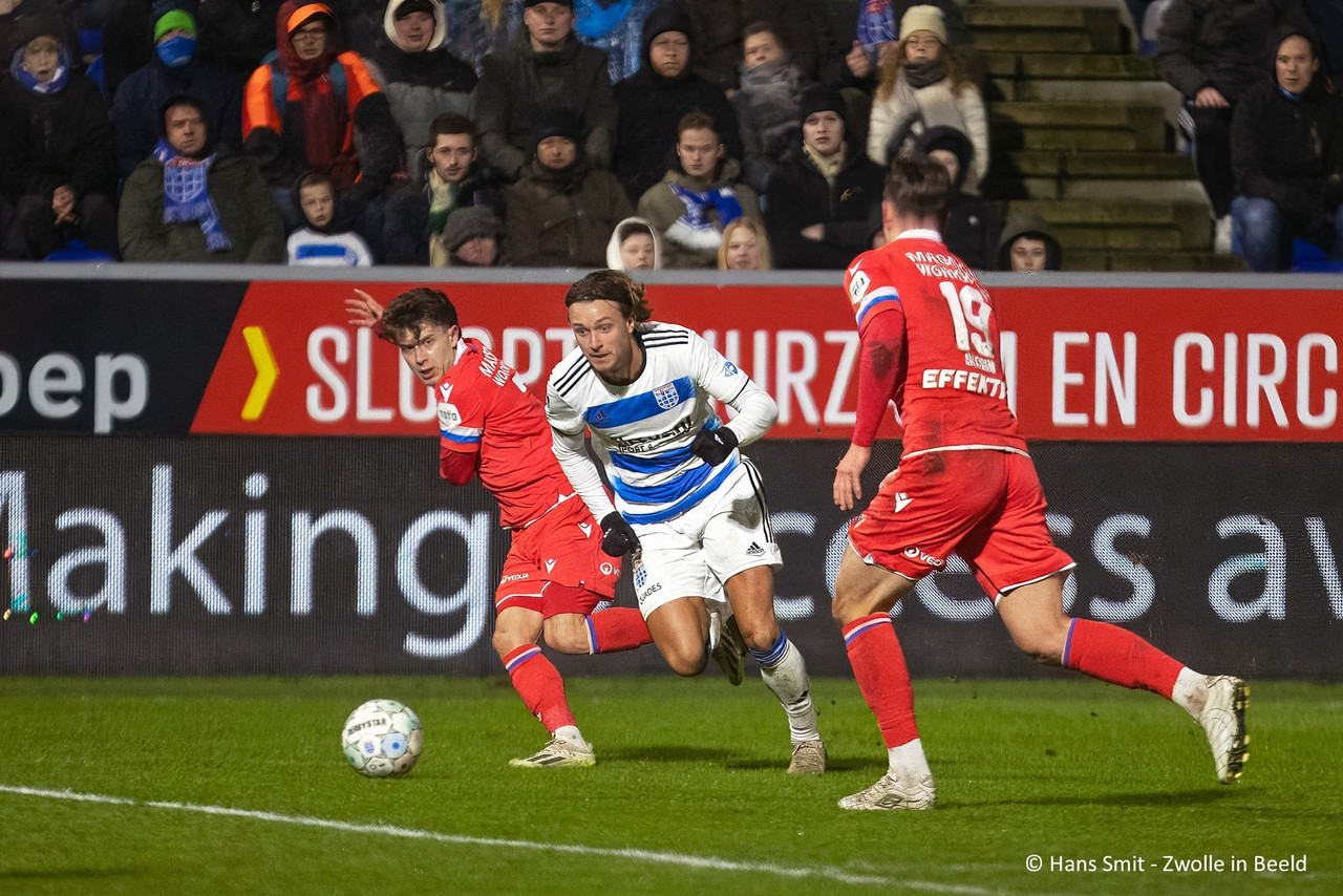 Zwolle vs Heerenveen, 02h00 ngày 29/11