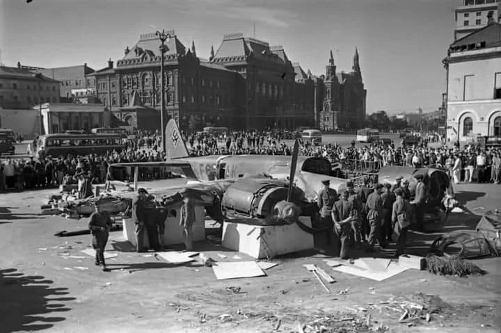 Évaluation soviétique des avions de la Luftwaffe capturés Ce-Junkers-Ju-88-avec-le-code-F6-AK-num-ro-0285-a-t-abattu-le-25-juillet-1941-par-les-pilotes