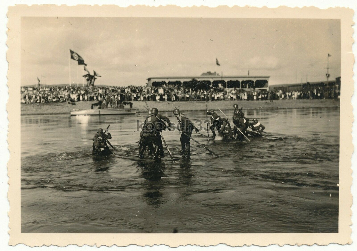 11 Fotos Pionier Batl. 19 Holzminden Weser Ponton Fähre LKW Gefechtswagen8
