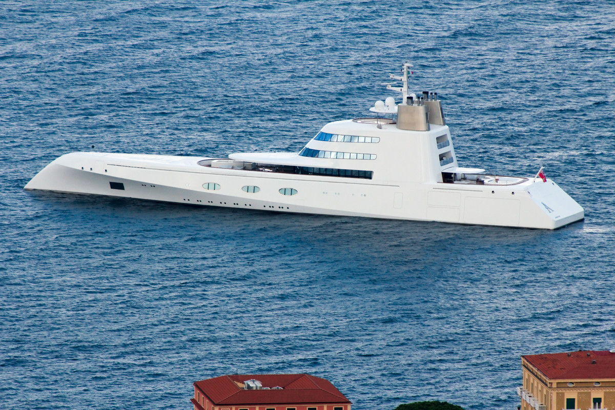 A-ship-at-Sorrent-2012-3.jpg