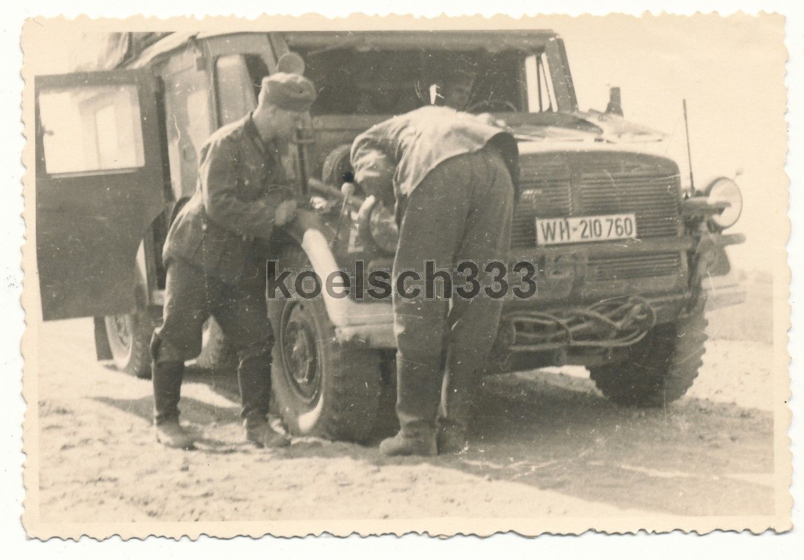 Foto Landser am schweren Einheits PKW Kübelwagen von Brest Litow