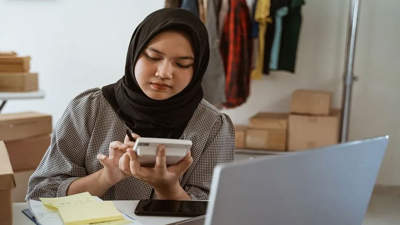 Ibu-Ibu Bisa Cuan dari Rumah Ini Ide Bisnis Tanpa Modal Besar!