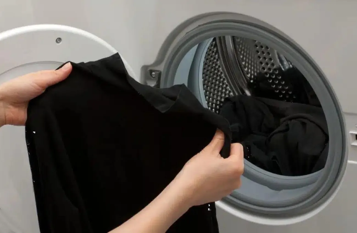 Haz este jabón líquido casero para lavar la ropa negra y que no se despinte