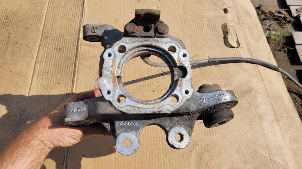 Кулак поворотный задний левый