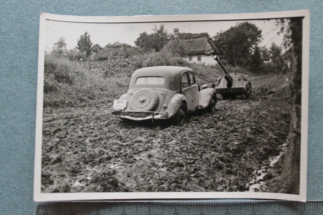 Foto Photo QA PKW Divisionsabzeichen Geschütz Artillerie im Schlamm in Ukraine