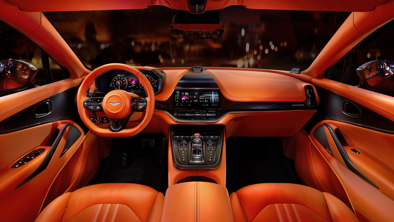 AstonMartinDBX707_2