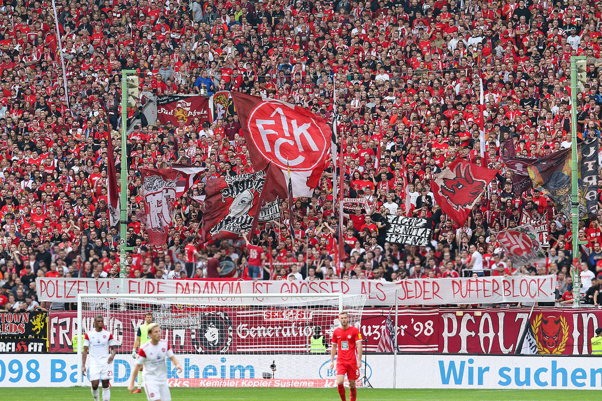 1-fc-kaiserslautern-1-fc-nuernberg-2-bundesliga-2022-2023-12