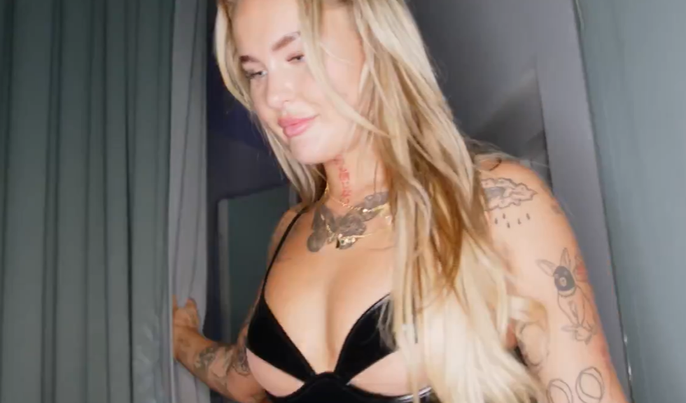 OnlyFans Ali Rose HardCore GangBang Squirt Facial