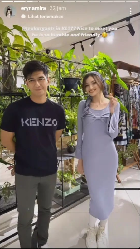 Ryan berfoto dengan selebgram Ery Namira