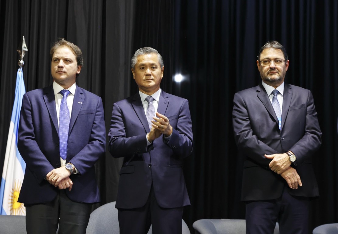 Claudio Mendonça, diretor-superintendente do Sebrae/MS; Maurício Saito, presidente do CDE do Sebrae/MS e vice-presidente do Sistema Famasul; e Ségio Longen, presidente do Sistema Fiems.