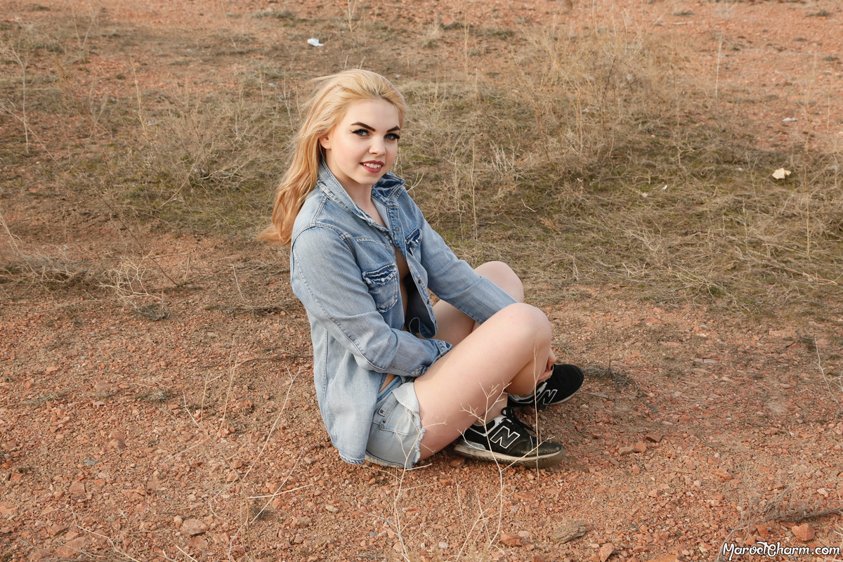 MarvelCharm_Rebecca-Denim-Peek-067