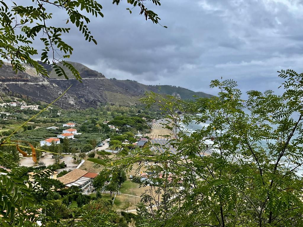 Жаркий сентябрь на побережье Тирренского моря. Жаркий сентябрь на побережье Тирренского моря.