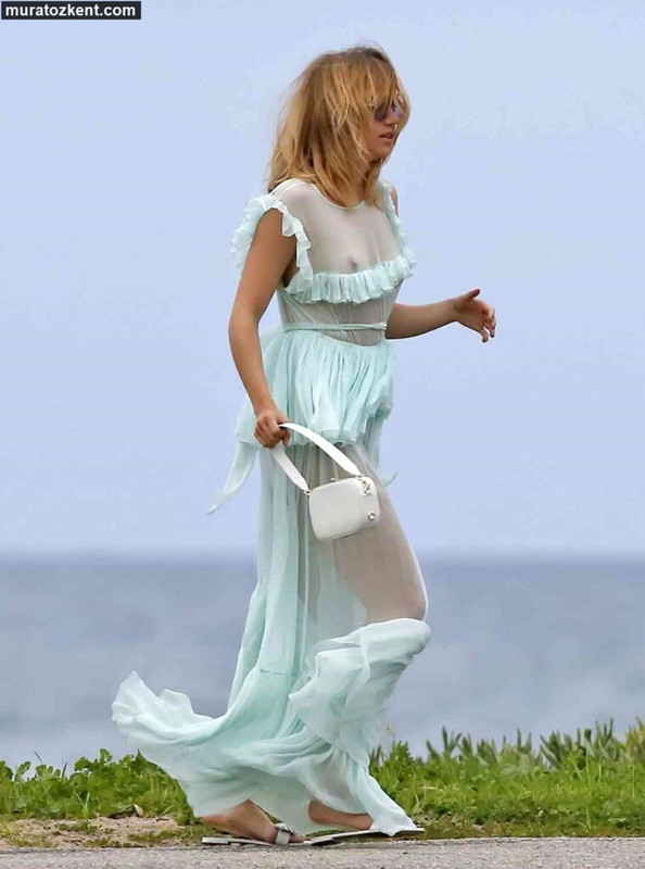 Suki-Waterhouse-boobs-oops-055-760x1024